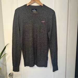 Hollister Lightweight crew neck sweater men’s small